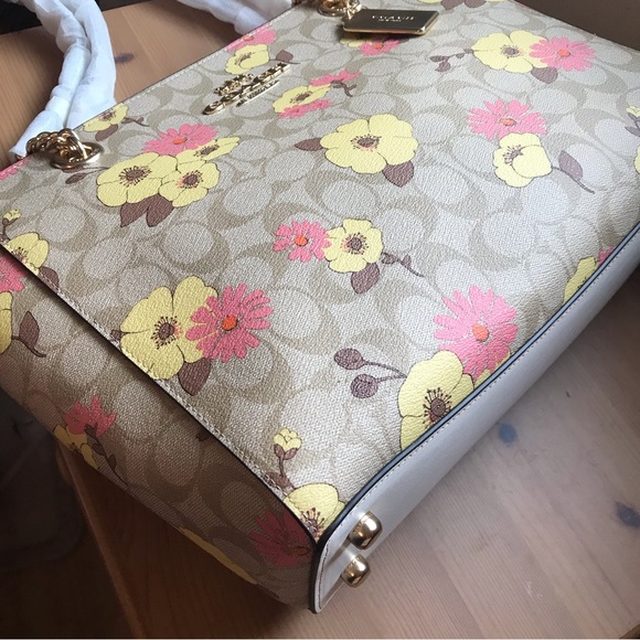 Coach Cammie Chain Tote In Signature Canvas With Floral Cluster Print - Picture 11 of 16